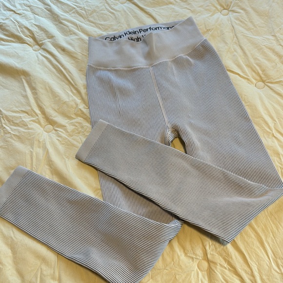 LIKE NEW! Calvin Klein ribbed leggings - Picture 5 of 5